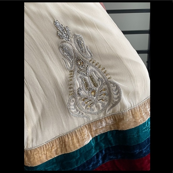 Cream salwar kameez with velvet detailing - Picture 4 of 4